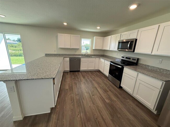 Building Photo - 13453 Kitchener Ave