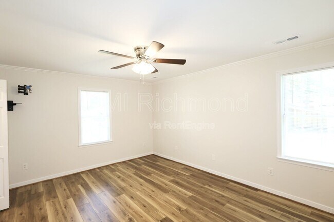 Building Photo - 9713 Pampas Dr