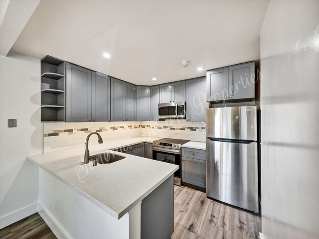 Building Photo - 2 Bedroom 1.5 Bath 2 Car Garage Includes W...