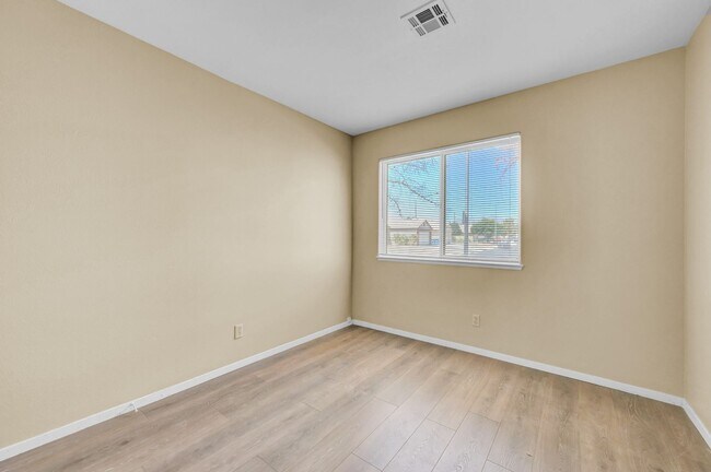 Building Photo - N Las Vegas Single Family Home - New Paint and LVP Flooring