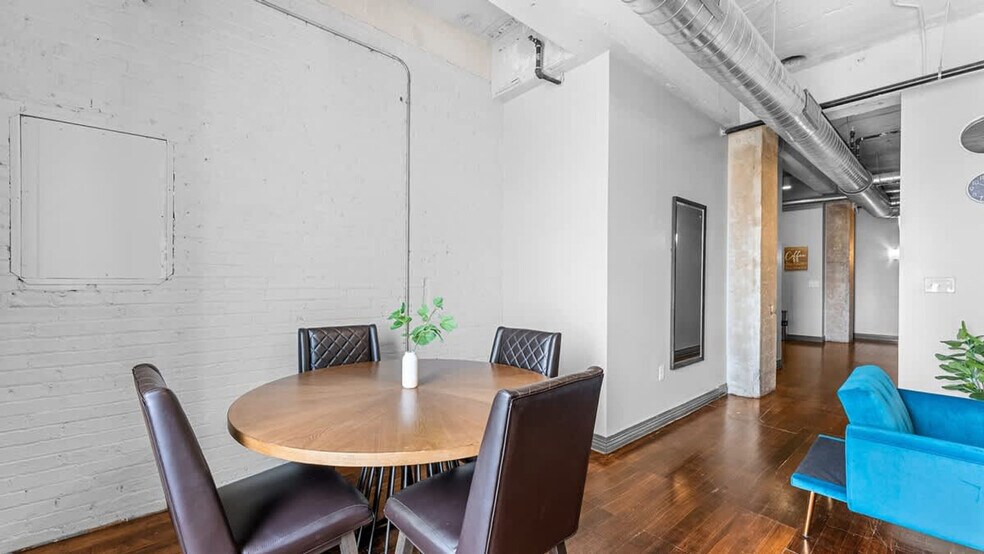 Building Photo - 500 S Ervay St