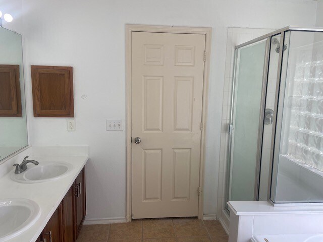 Building Photo - 5714 Baldwin Elm St