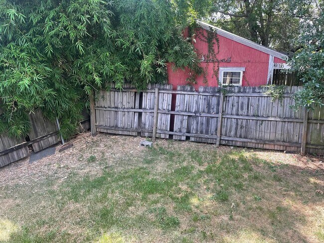 Building Photo - 2422 Dublin St