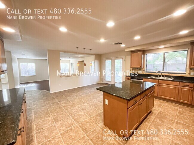 Building Photo - 1648 E Canyon Way