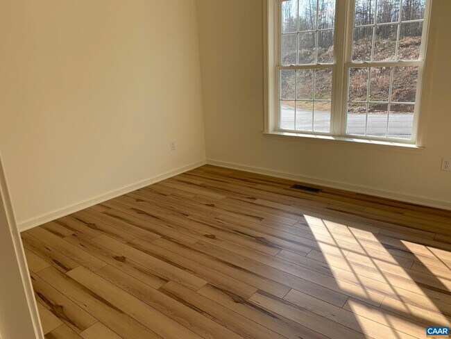 Building Photo - 275 Barrington Dr