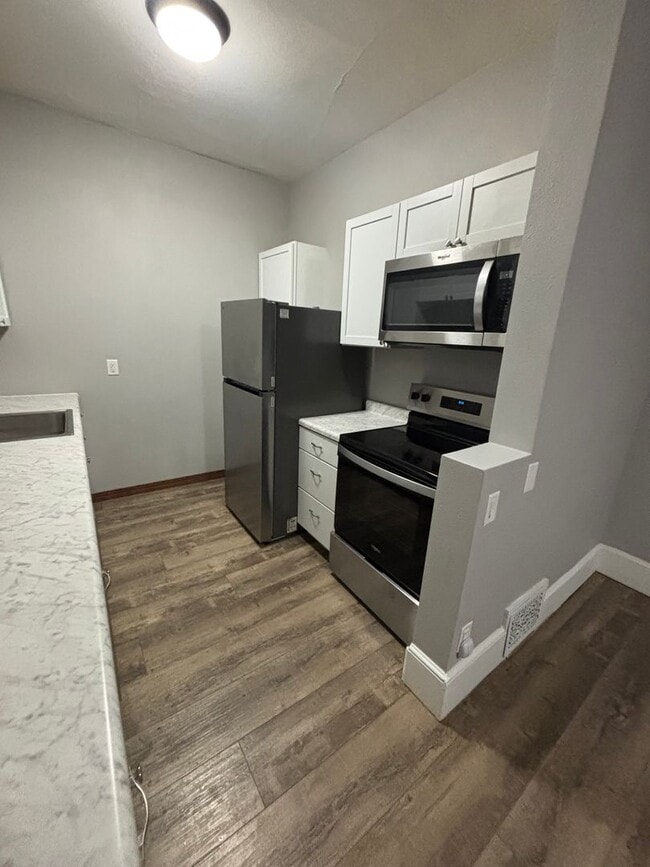 Building Photo - 720 Main St