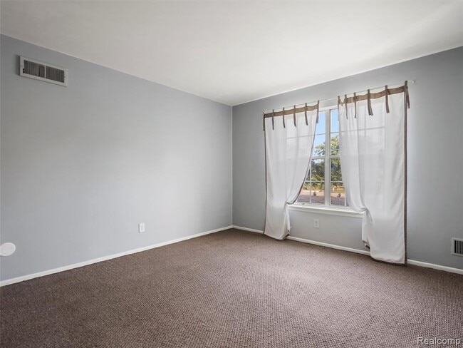 Building Photo - 27689 Echo Valley W