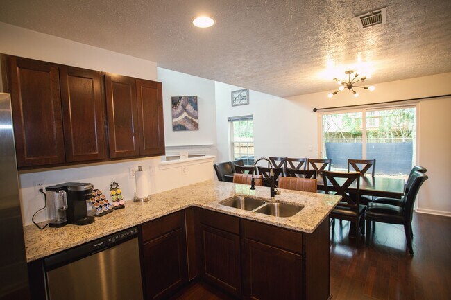 Building Photo - 665 Lakeside Cir