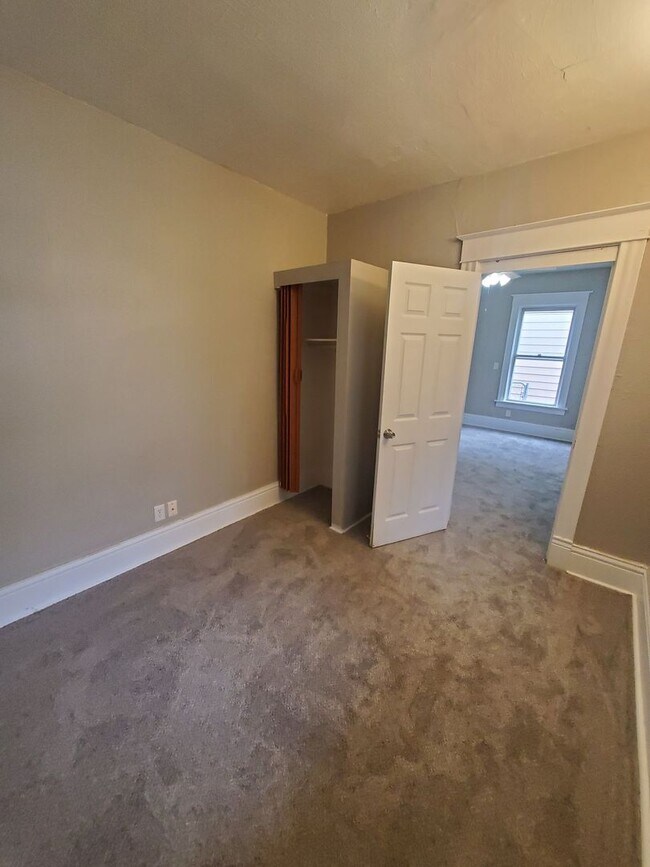 Building Photo - 509 Parkview Dr