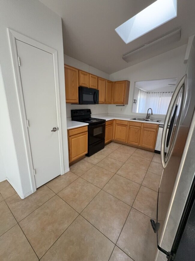 Building Photo - 3bedrom 2 bath