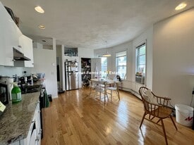 Building Photo - 58 Mansfield St