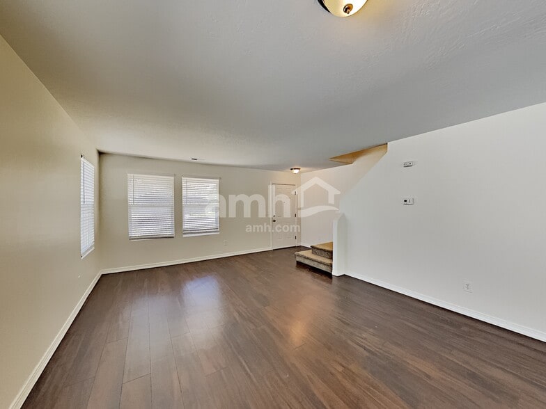 Building Photo - 1830 S 875 E