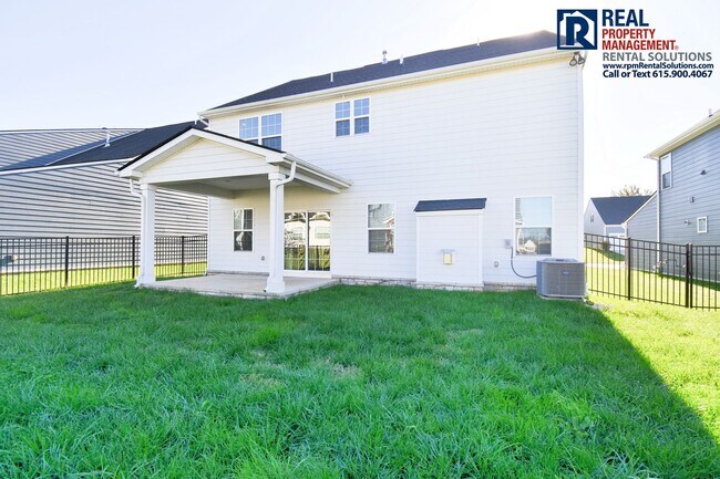 Building Photo - Amazing, modern and spacious home! 4 bd, 2...
