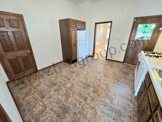 Building Photo - Washer & Dryer Now Provided