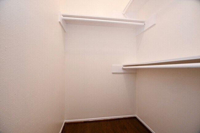 Building Photo - 16823 Cobble Ridge Dr
