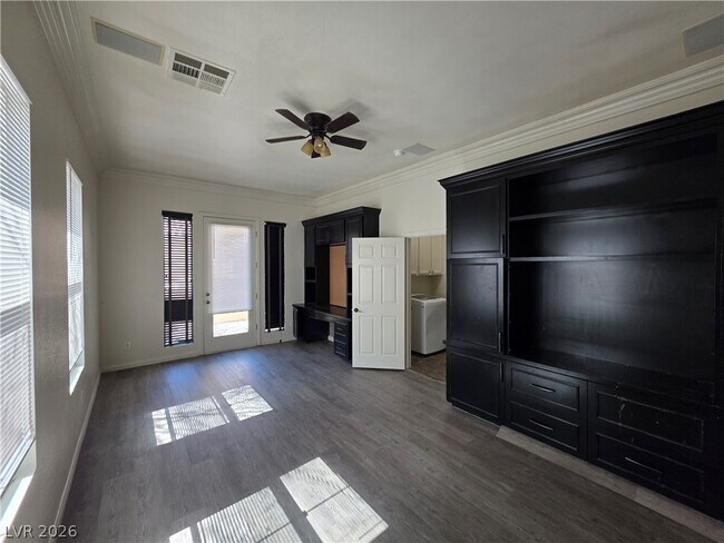 Building Photo - 9338 Wilderness Glen Ave