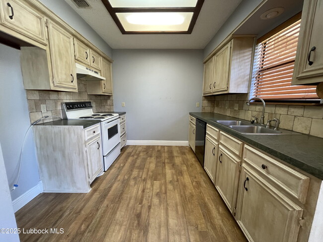 Building Photo - 5730 Dartmouth Dr