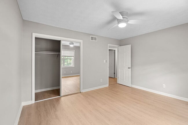 Building Photo - 315 Winding River Dr
