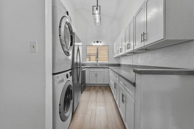 Building Photo - Kilihe Way Multi-Generational Home