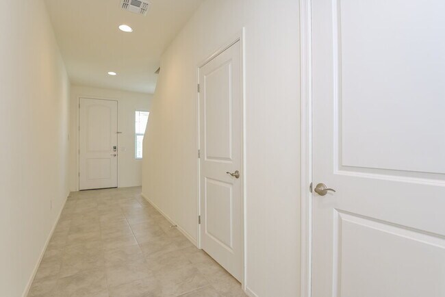 Building Photo - 11219 S Weismann Dr