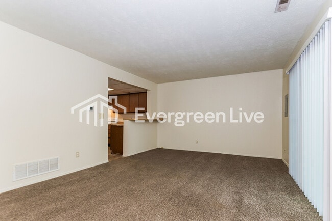 Building Photo - 2419 Cross Village Dr