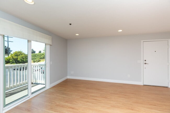Building Photo - 2 Bed, 2 Bath Condo in Encinitas