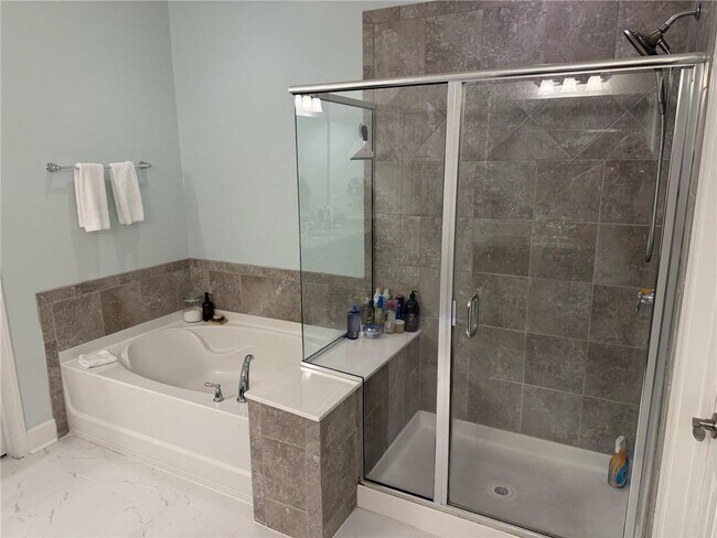 Building Photo - 2503 Norwood Dr SE