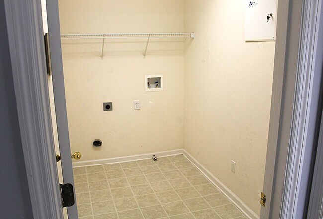 Building Photo - Spacious home in the Woodland Lake Subdivi...