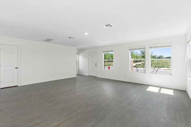 Building Photo - 331 Bugbee
