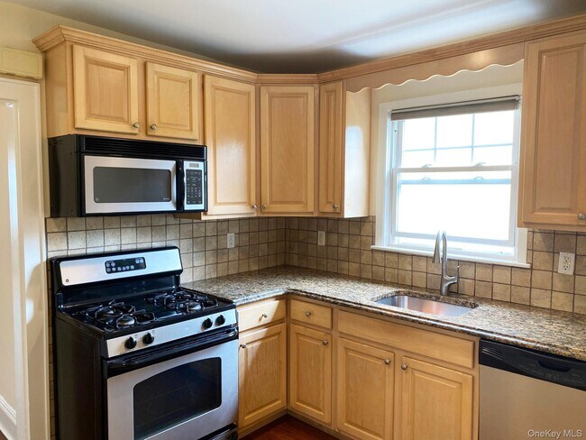 Building Photo - 18 S Eckar St