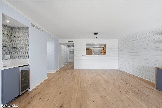 Building Photo - 6080 Pelican Bay Blvd