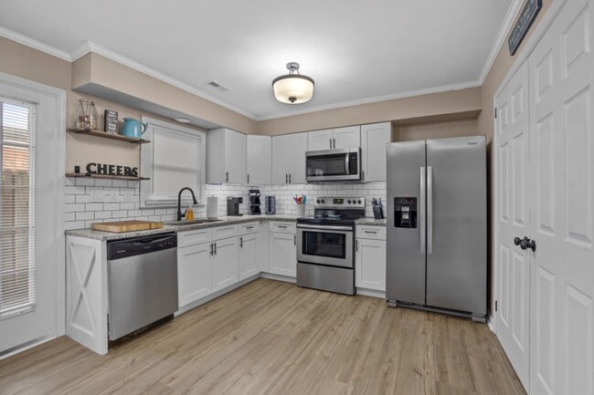 Building Photo - 102 David Dr