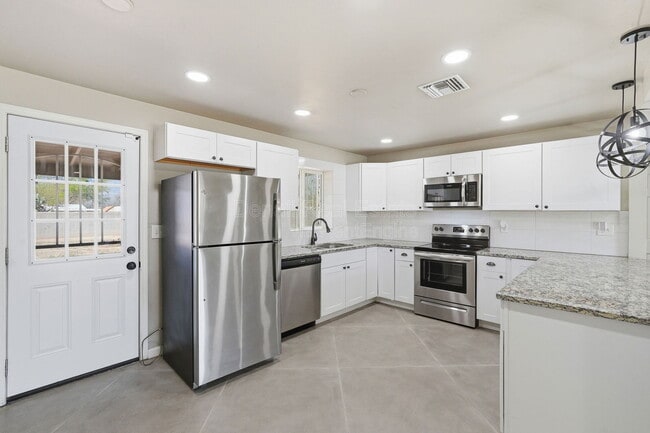 Building Photo - 5113 E Bellevue St