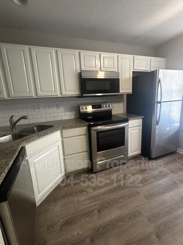 Building Photo - 6856 Cypress Tree Ln
