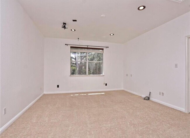 Building Photo - 310 Steer Acres Ct