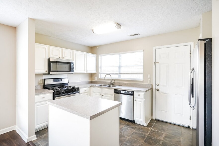 Building Photo - 1701 Stone Hollow Ct