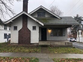 Building Photo - 325 NE Spaulding St