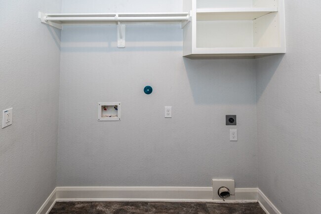 Building Photo - 7705 Pin Oak St
