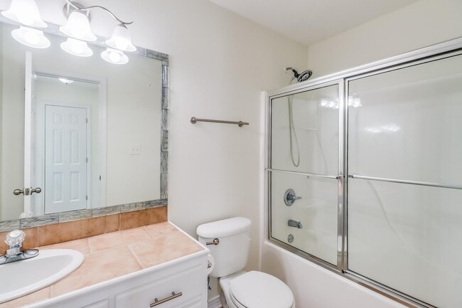 Building Photo - 14081 Oak View Cir