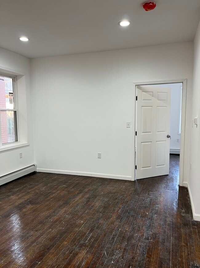 Building Photo - 743 40th St