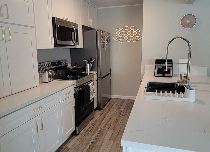 Building Photo - 12132 Wintergreen Dr