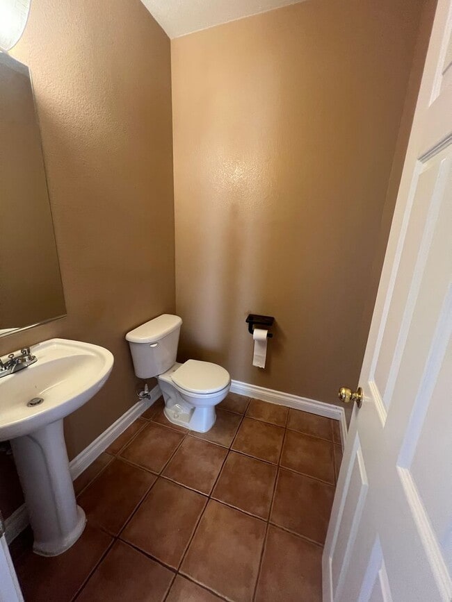 Building Photo - 3 Bed, 2.5 Bath home with Solar Panels!