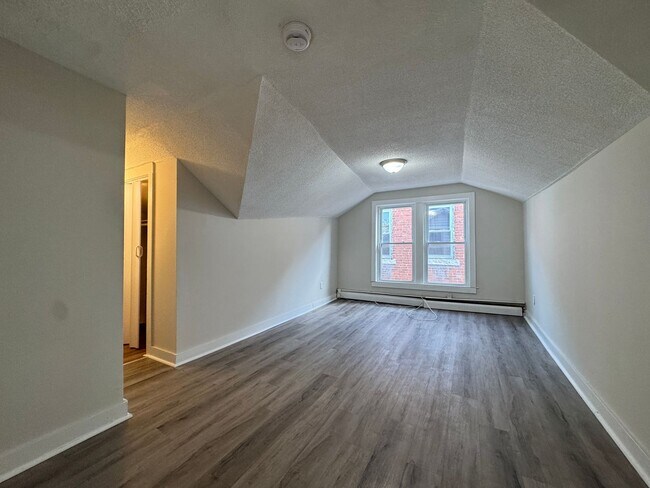 Building Photo - 312 Davenport Ave