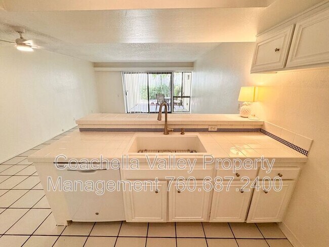 Building Photo - 1655 E Palm Canyon Dr