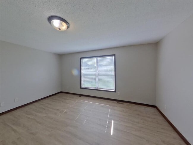 Building Photo - 1074 Landings Ln