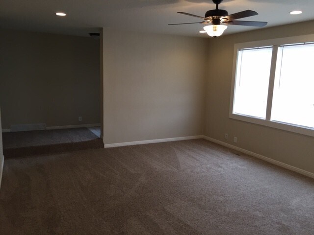 Building Photo - 1073 E 120 S