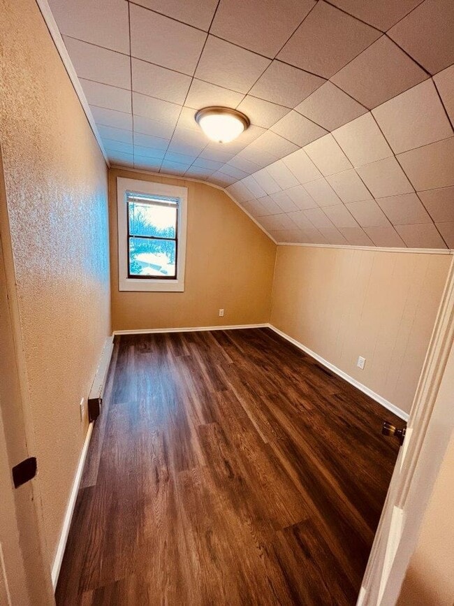 Building Photo - Shawano- 3 Bedroom 1 Bath Single Family Ho...