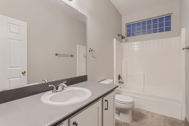Building Photo - Newly Remodeled Home in the Broadlands!  4...