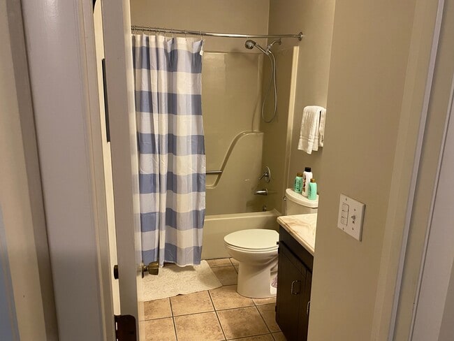 Building Photo - 203 Opal Ln