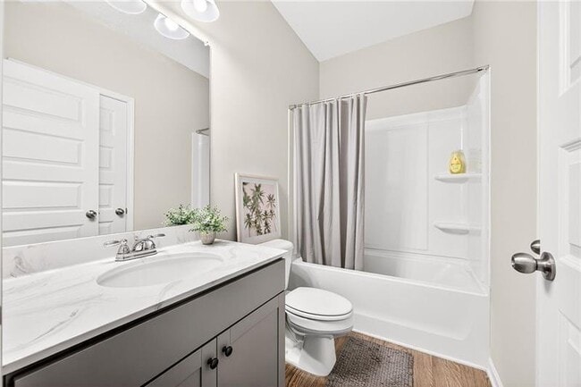 Building Photo - 133 Madison Bend